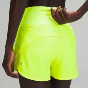 LULULEMON WOMENS HIGHLIGHT YELLOW SPEED UP 4 INCH INSEAM HIGH RISE SHORTS SZ 2
